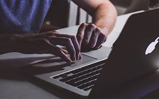 aoa体育活动-柏林赫塔客场战平法兰克福，德甲积分榜再次搅局，德甲柏林赫塔新闻