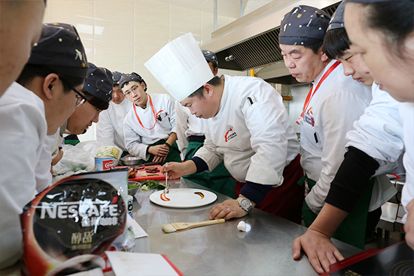 包含马其顿队获胜成功，走向晋级之路的词条