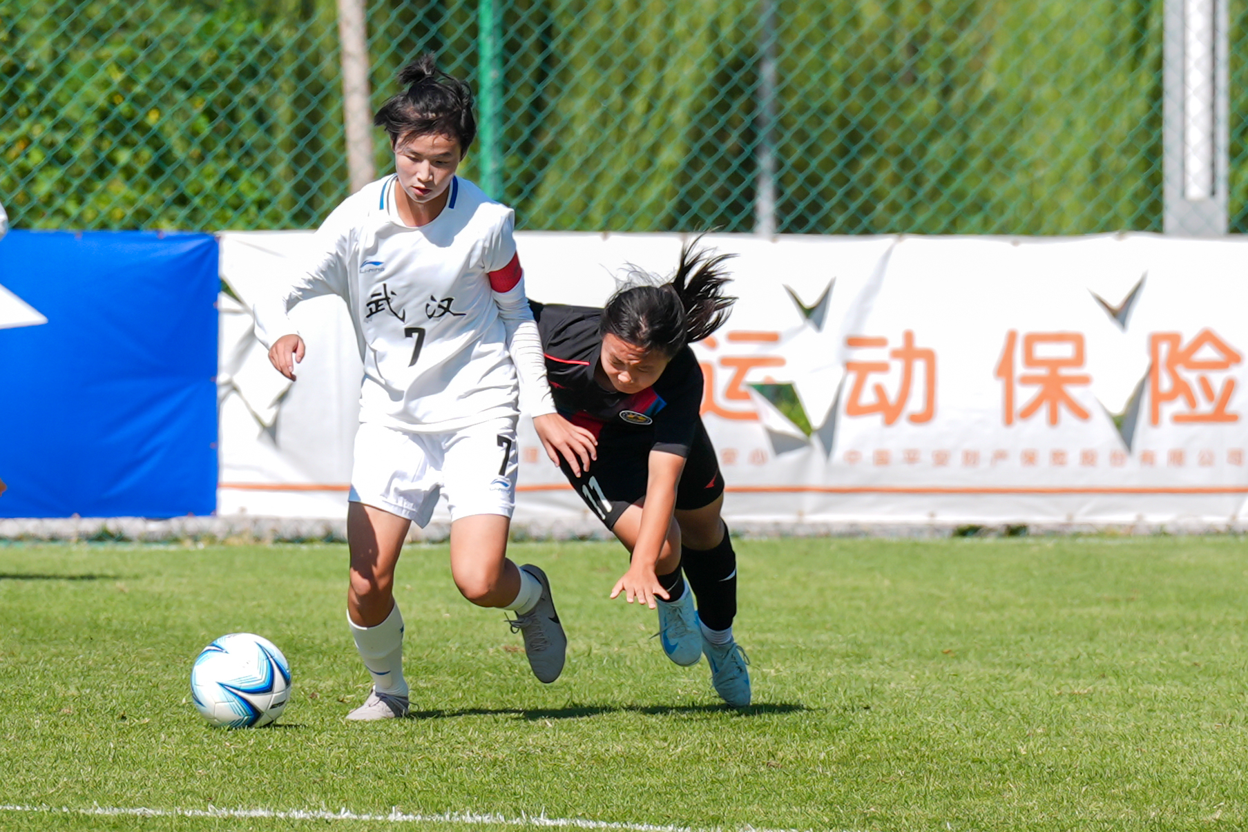 热闹的女足决赛场上观众热情高涨的简单介绍 热闹的女足决赛场上观众热情高涨的简单介绍