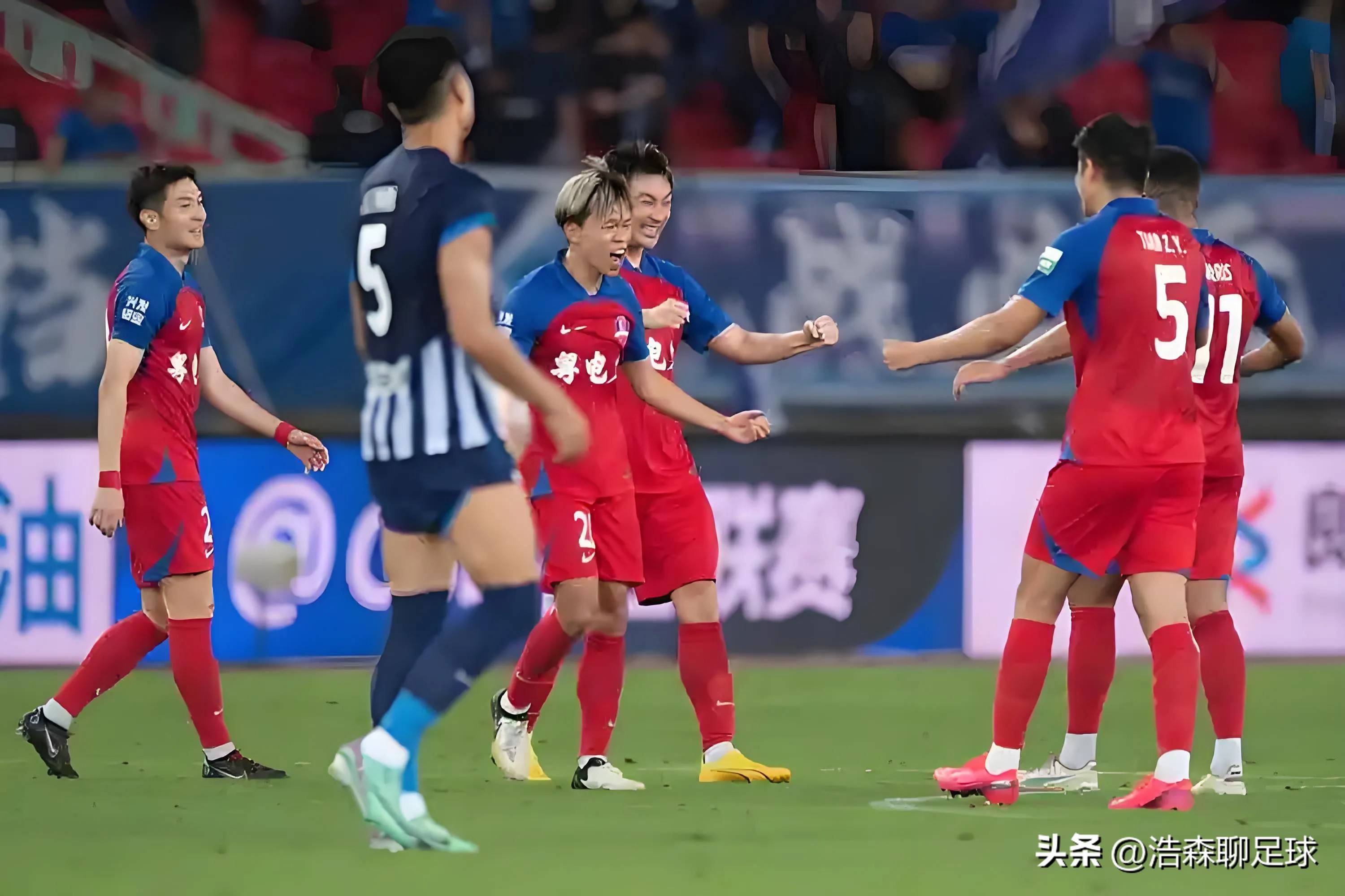 中国足球运动员表现出色,主场取胜(中国足球运动员表现出色,主场取胜的是谁) 中国足球运动员表现出色,主场取胜(中国足球运动员表现出色,主场取胜的是谁)