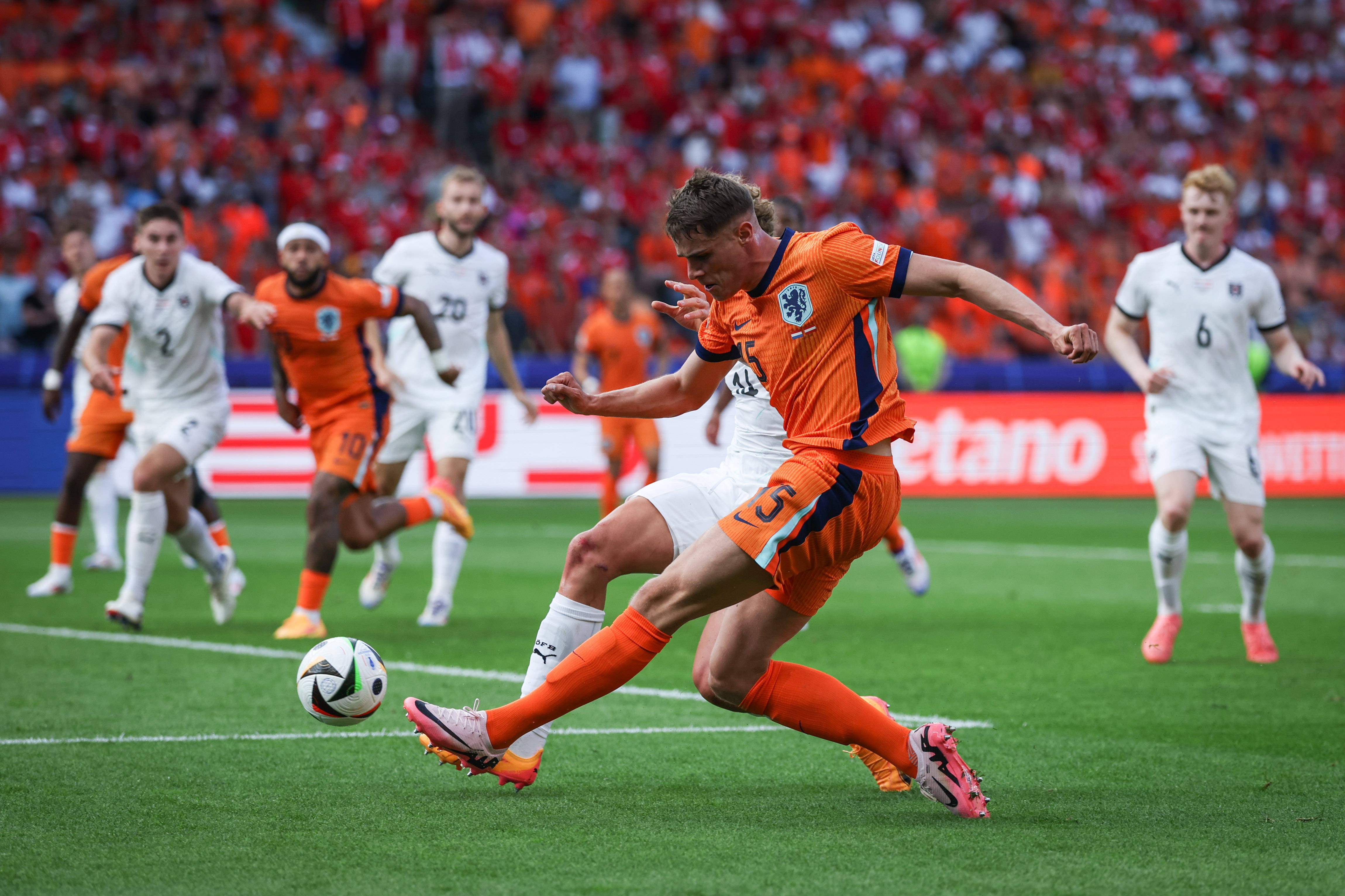 aoa体育教练-荷兰队全取三分，晋级欧洲杯正赛