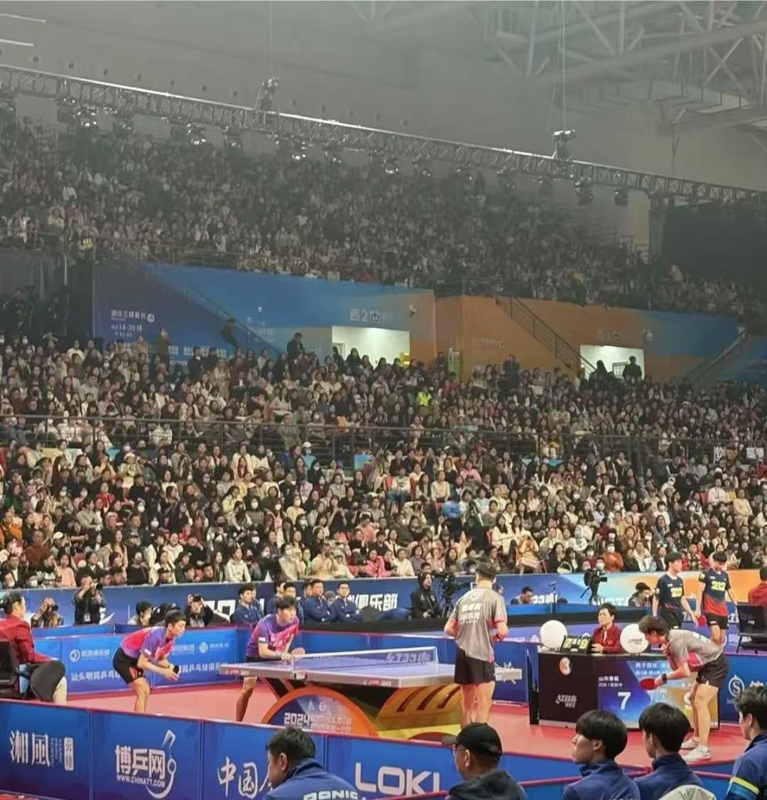 现场球迷呐喊声不断,助威声震耳欲聋!的简单介绍 现场球迷呐喊声不断,助威声震耳欲聋!的简单介绍