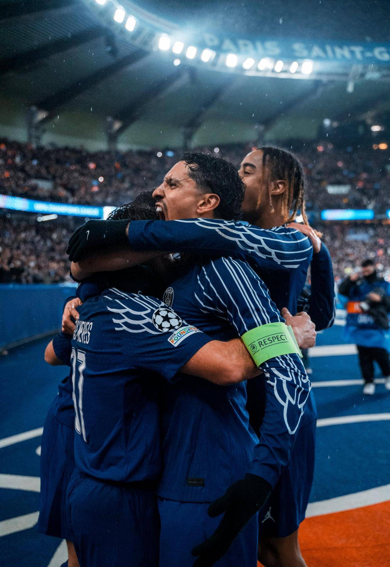 aoa体育活动-巴黎圣日耳曼惨败，球迷发起声援活动