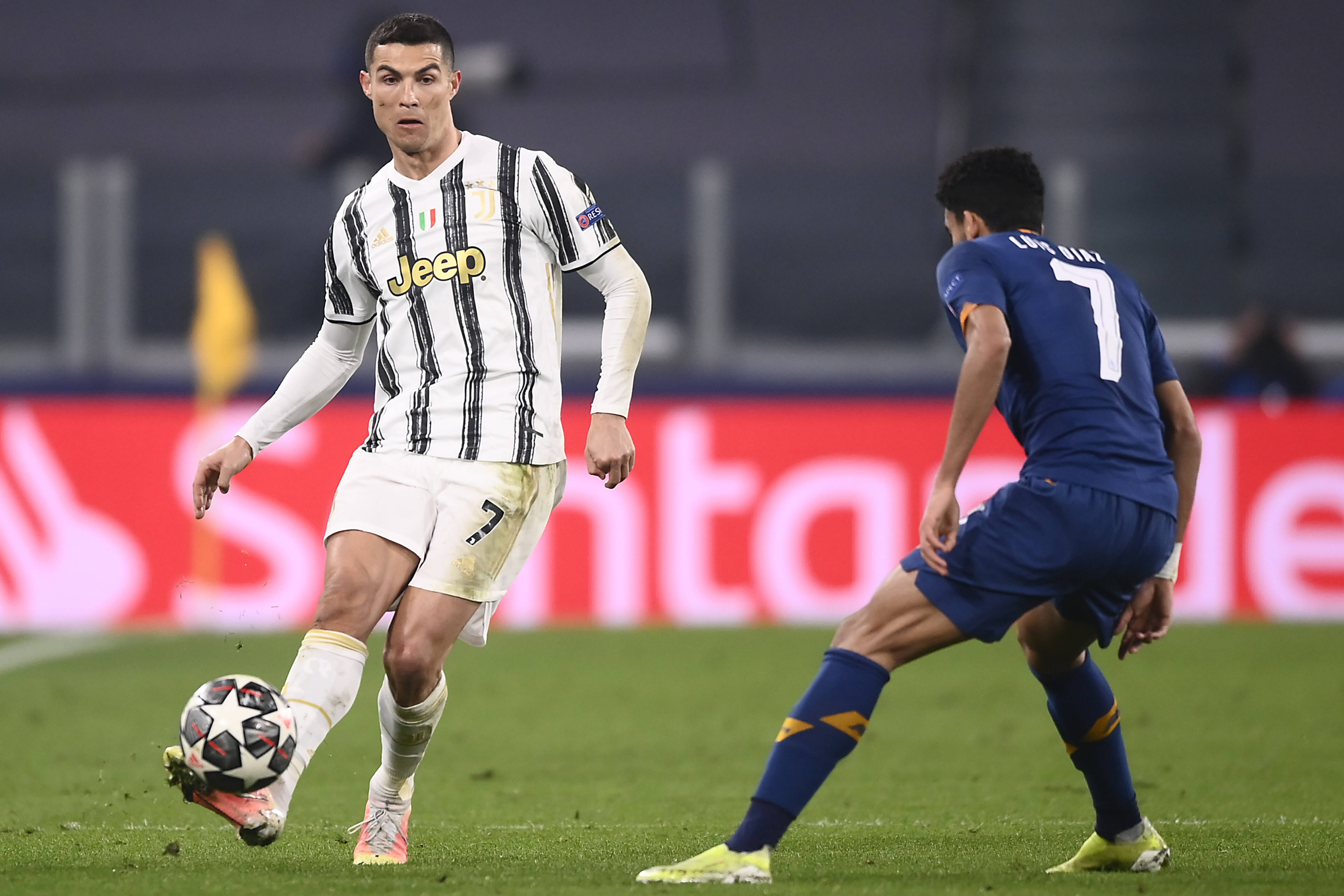 尤文图斯险胜携手晋级欧冠八强 尤文图斯险胜携手晋级欧冠八强