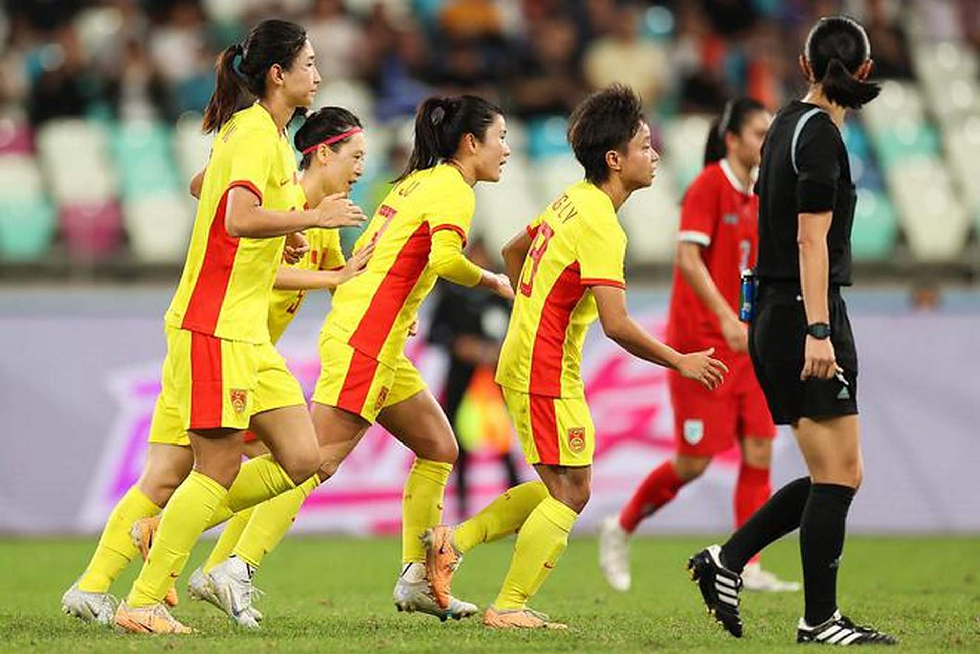 aoa体育馆-泰国女足在比赛中展现出强大实力