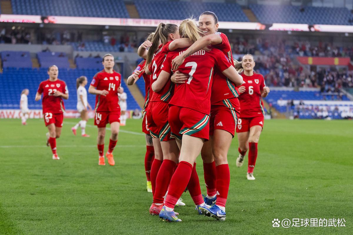 包含瑞典足球冠军联赛上轮比赛出现场平局的词条