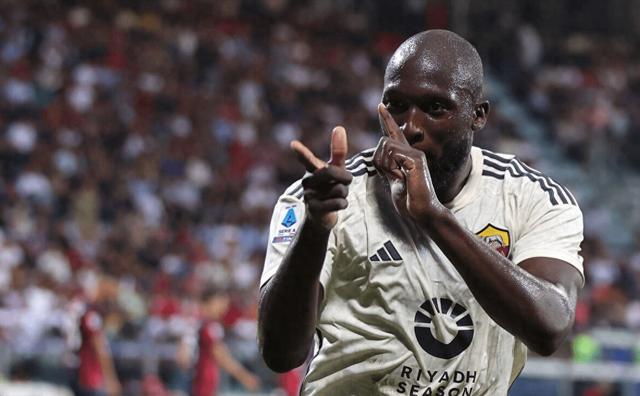 卢卡库前场展现个人能力,成为进攻焦点 卢卡库前场展现个人能力,成为进攻焦点