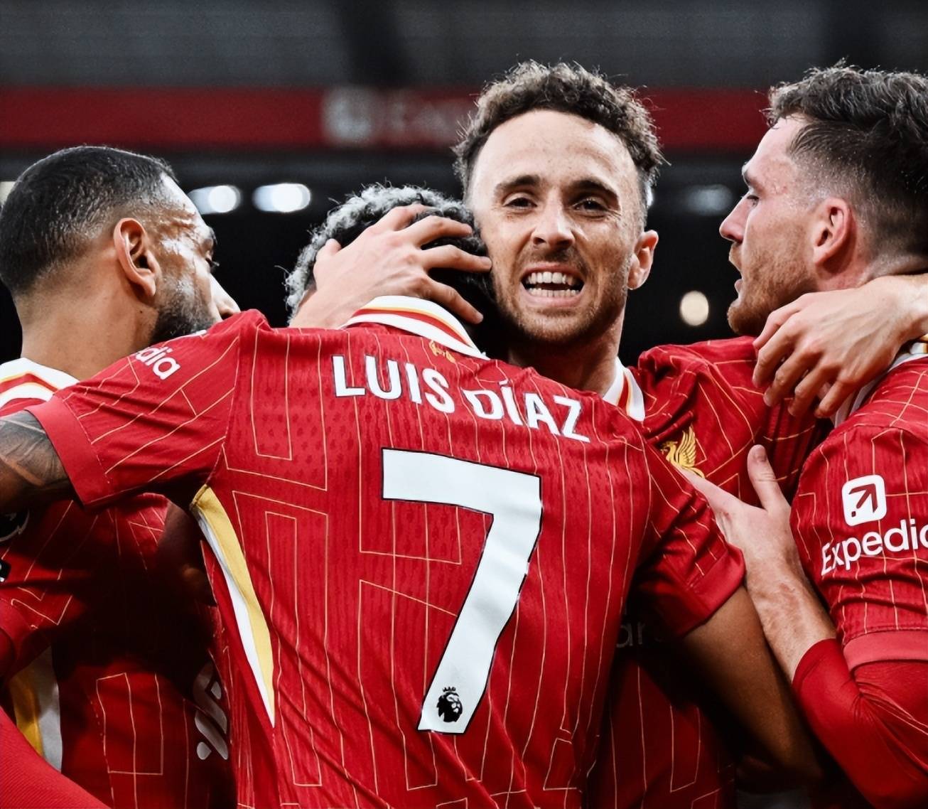 利物浦三连胜,重返英超领先位置 利物浦三连胜,重返英超领先位置