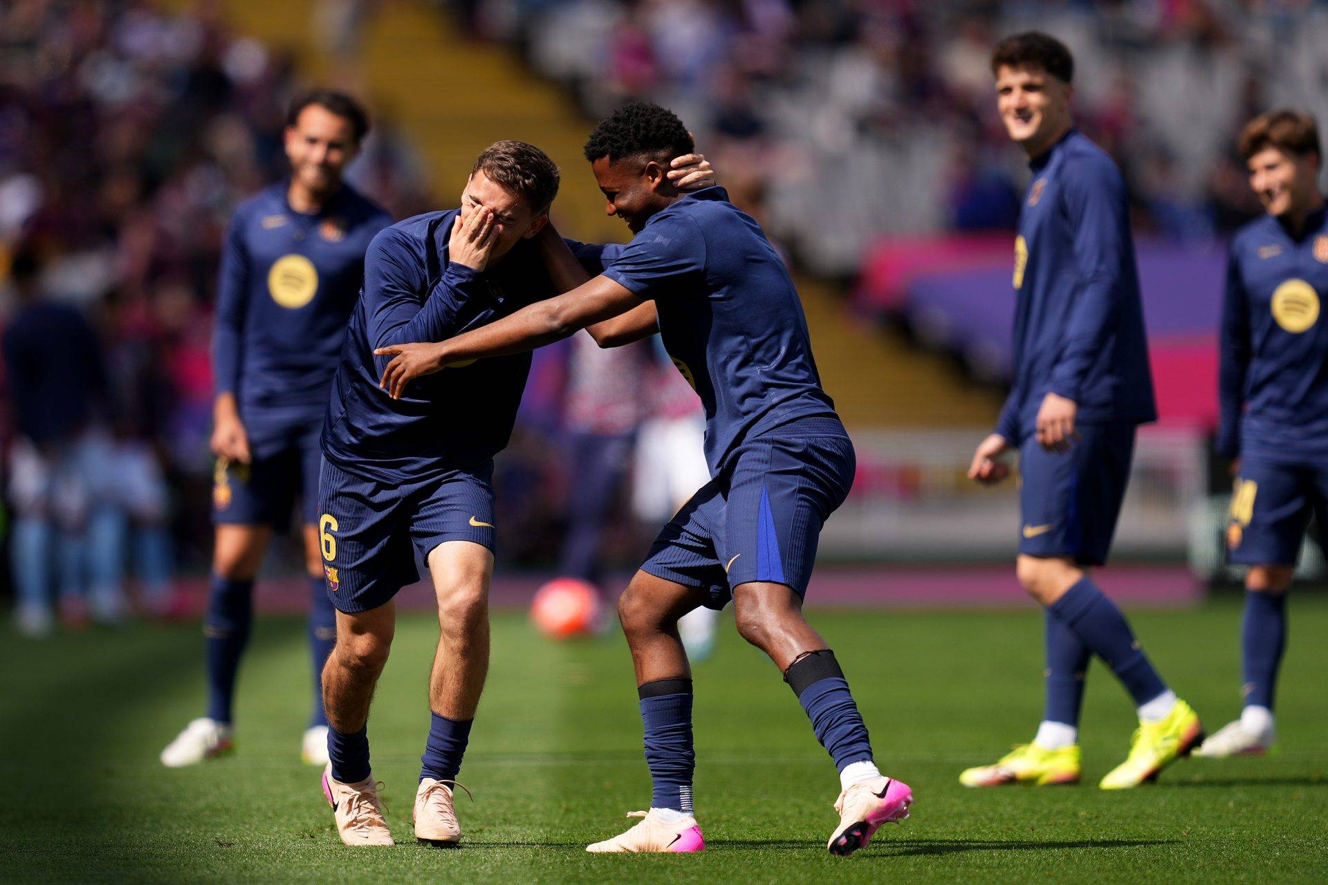 关于巴塞罗那球员踢球水平缓慢提升，教练组加紧训练的信息