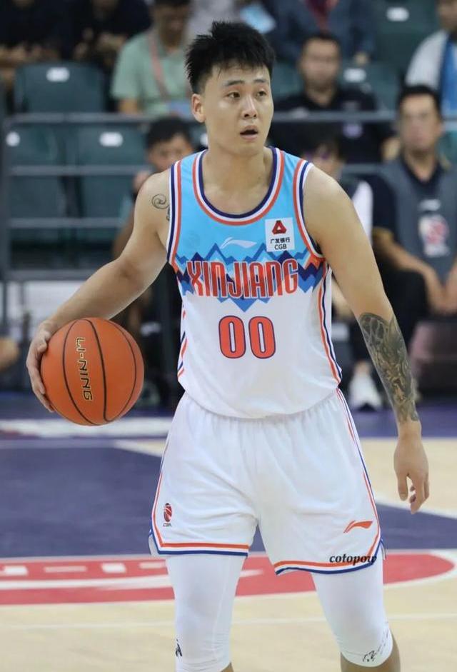 aoa体育直播-广东华南虎主帅接受专访，展望新赛季夺冠前景