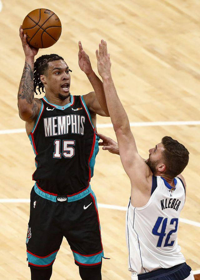 灰熊全队发挥出色,轻松击败灰熊 灰熊全队发挥出色,轻松击败灰熊