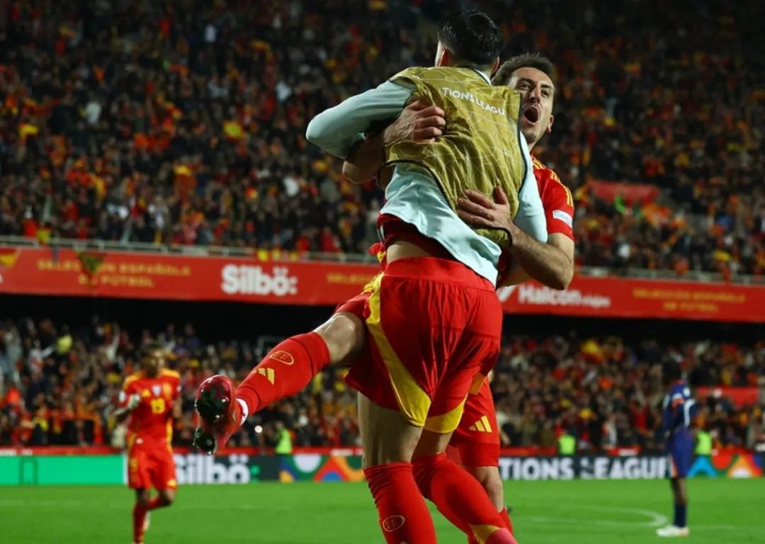 包含佛罗伦萨门将奋力扑救，保住球门不失的词条