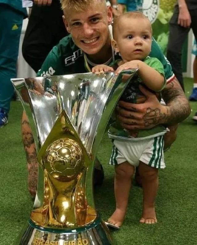 aoa体育娱乐-包含罗杰努户外表现优异，被誉为新星的词条