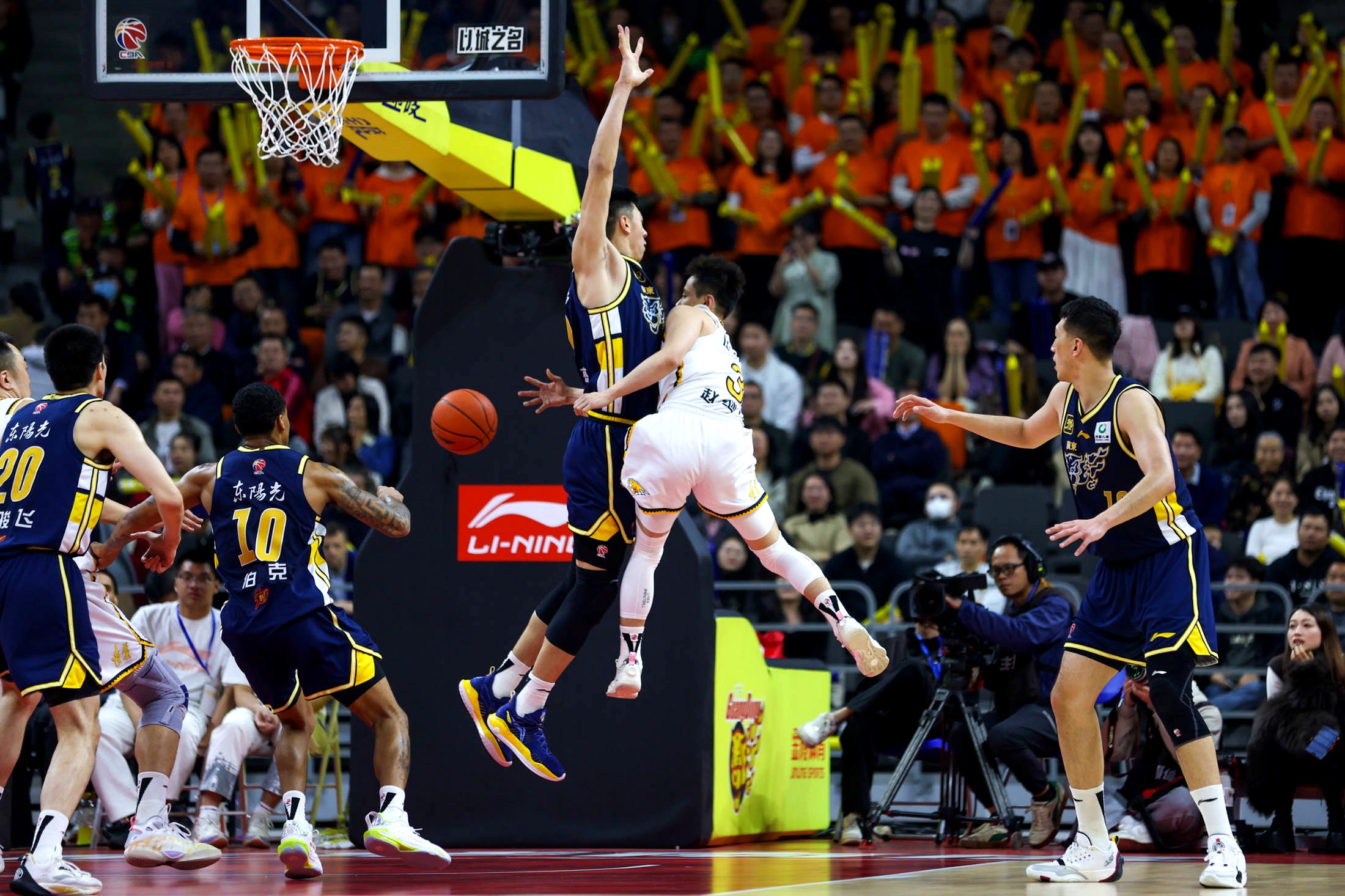 沈阳男篮在对抗中表现出强大的内线优势,轻松获胜的简单介绍 沈阳男篮在对抗中表现出强大的内线优势,轻松获胜的简单介绍