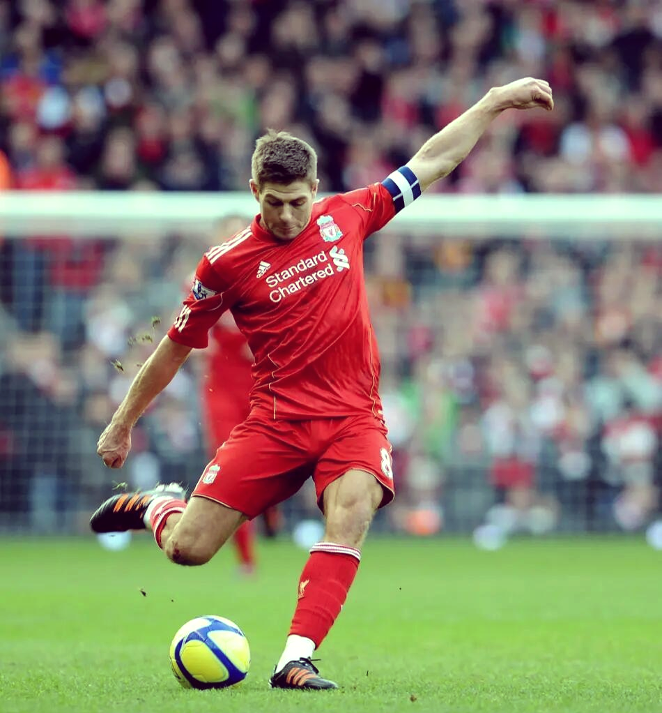 沙尔克球员在比赛中表现抢眼夺得胜利 沙尔克球员在比赛中表现抢眼夺得胜利