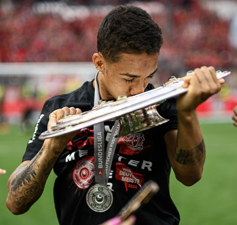 马德里竞技前锋苏亚雷斯因拉伤休战数周的简单介绍 马德里竞技前锋苏亚雷斯因拉伤休战数周的简单介绍