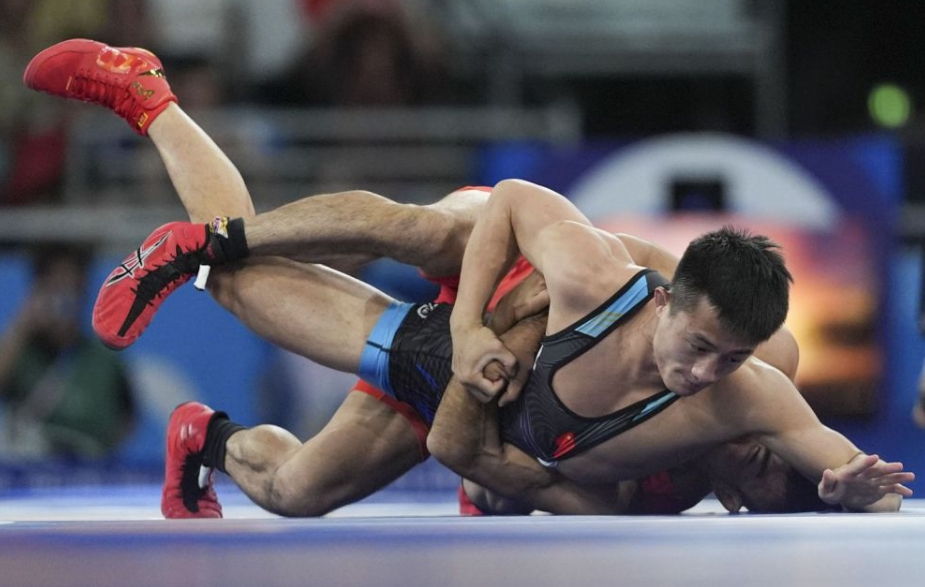 aoa体育直播-竞技体操精锐争霸，中国选手牢牢占据领先的简单介绍