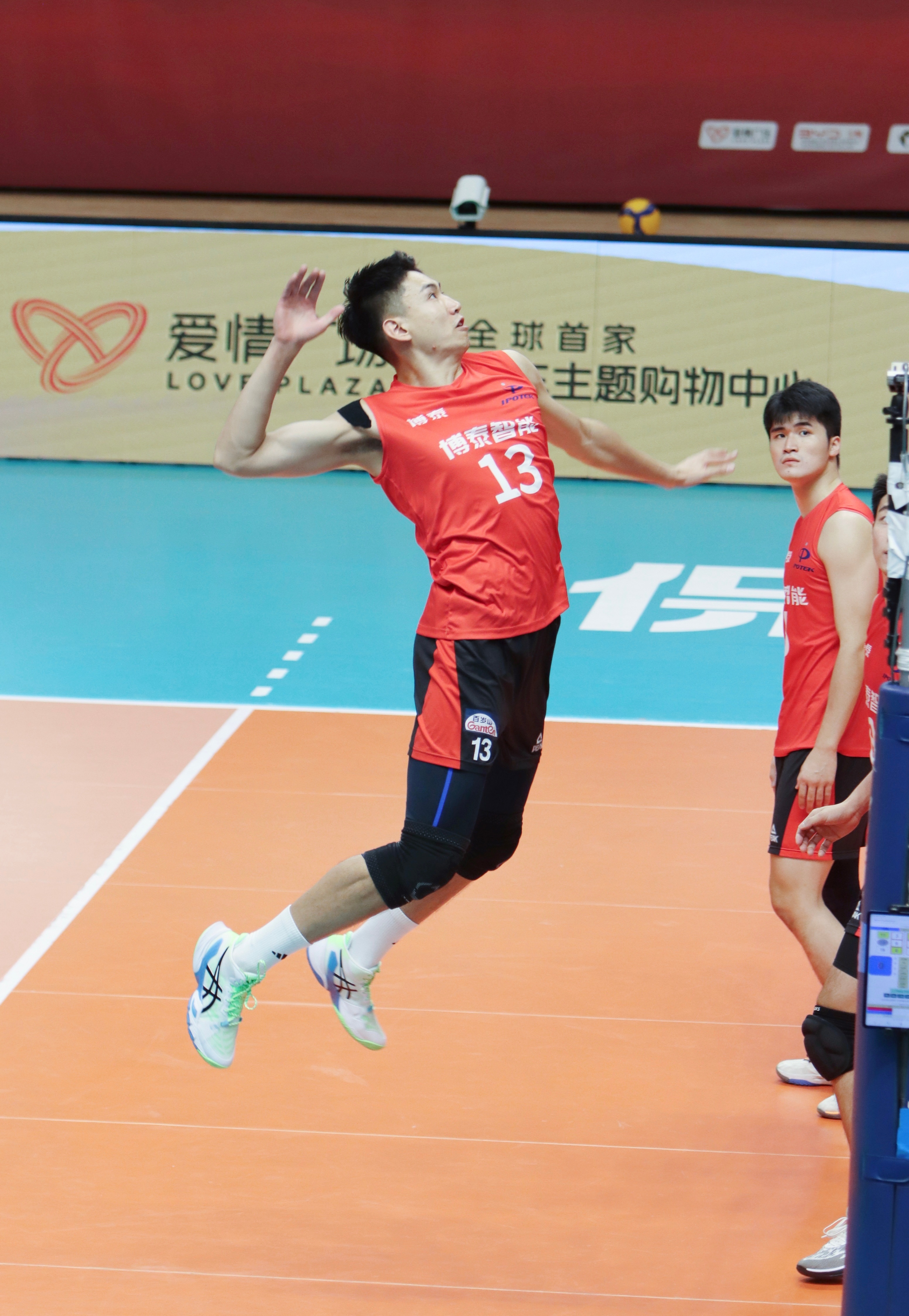 竞技体操精锐争霸,中国选手牢牢占据领先的简单介绍 竞技体操精锐争霸,中国选手牢牢占据领先的简单介绍